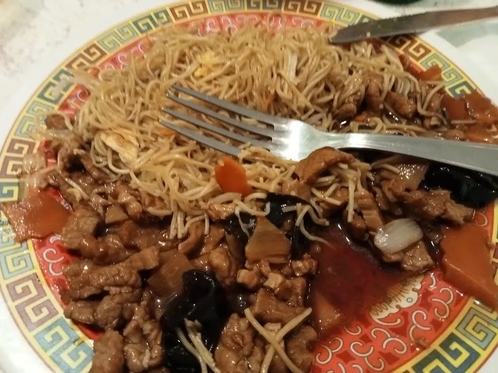 Boeuf Aux Champignons Noirs Nouilles